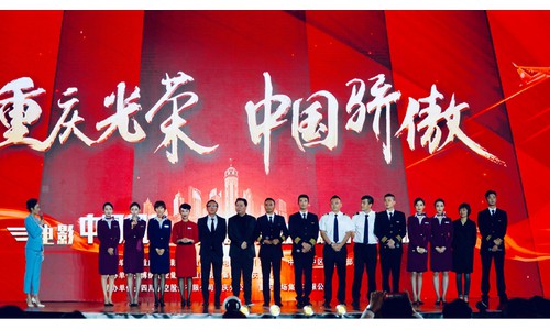 《中国机长》剧组首次路演，荣耀智慧屏助力主创与三城粉丝面对面